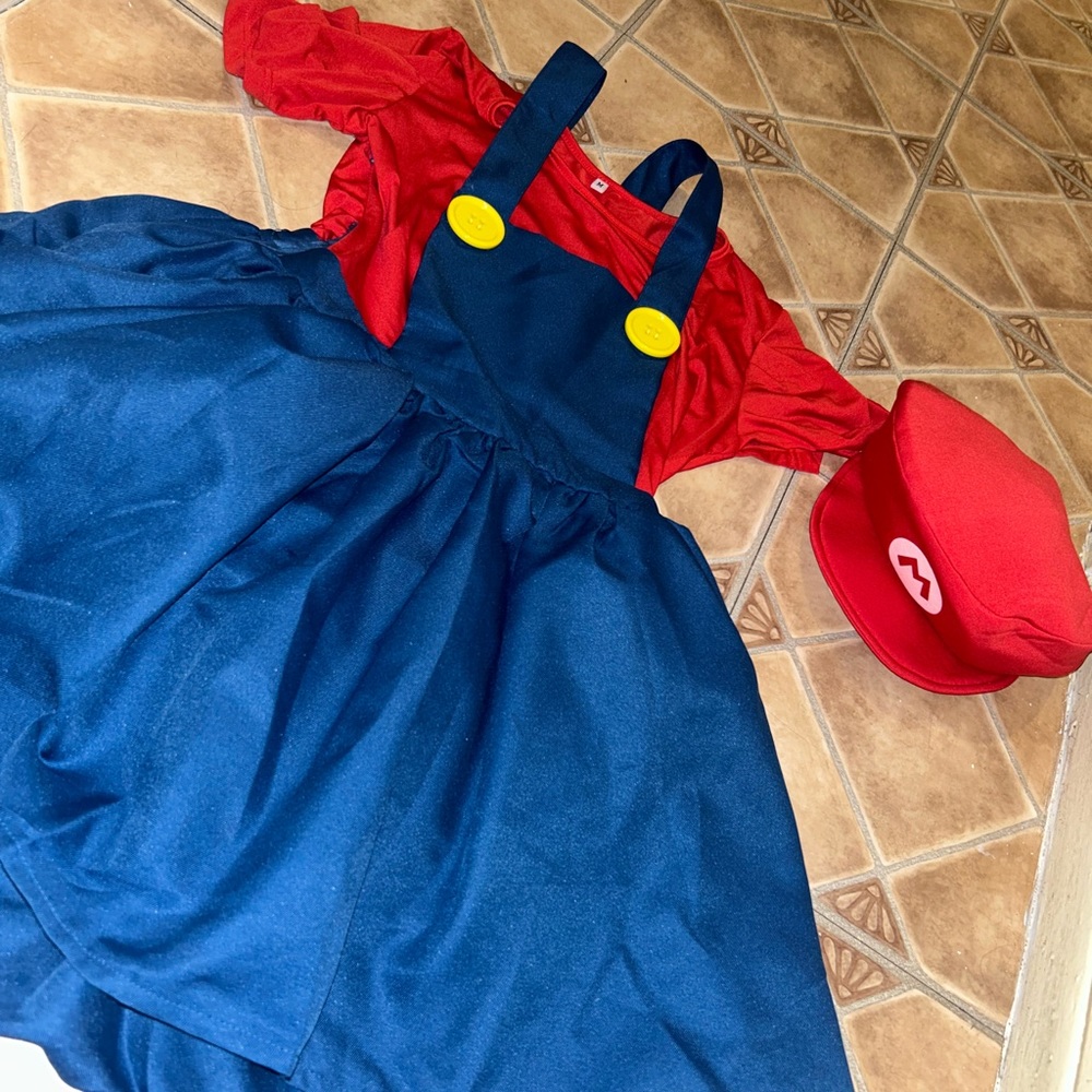 Women Mario costume